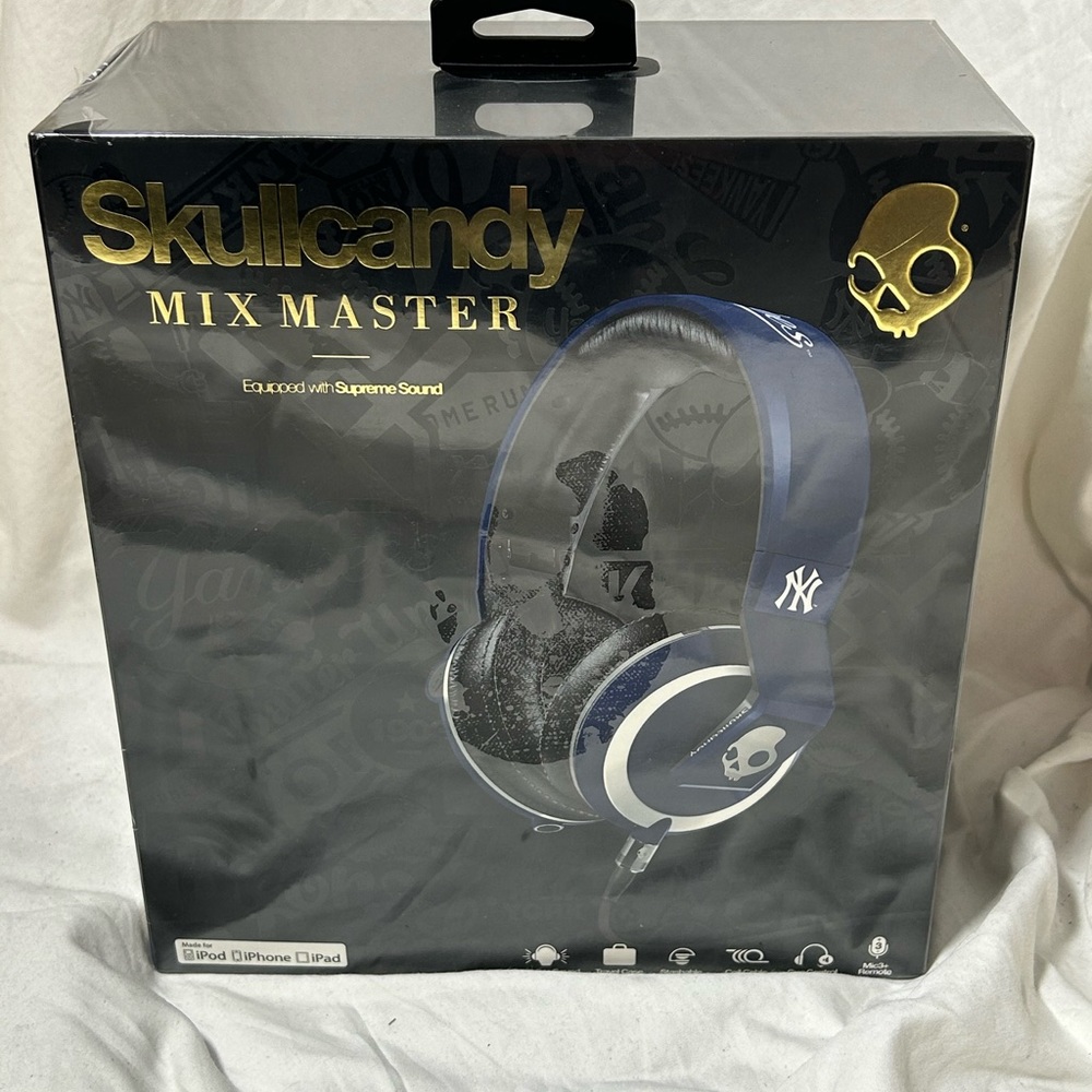 Skullcandy MLB Mix Master DJ Headphones New York Yankees Brand NEW SEALED